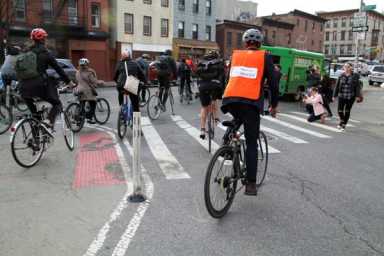 Chain gang: Cyclists’ weekly commutes over East River promote two-wheeled transit during L shutdown