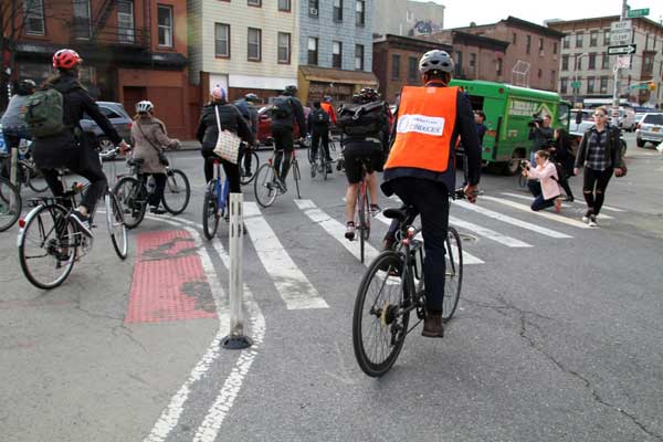 Chain gang: Cyclists’ weekly commutes over East River promote two-wheeled transit during L shutdown