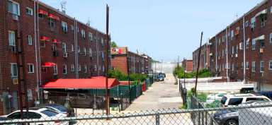 Court: Locals can tow cars parked on private road behind houses