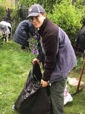 Scout honors soldiers’ resting place