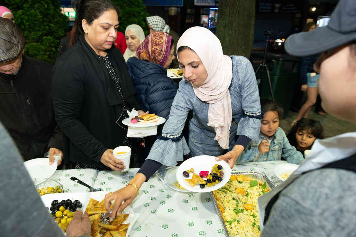 Ridgites gather for Ramadan feast