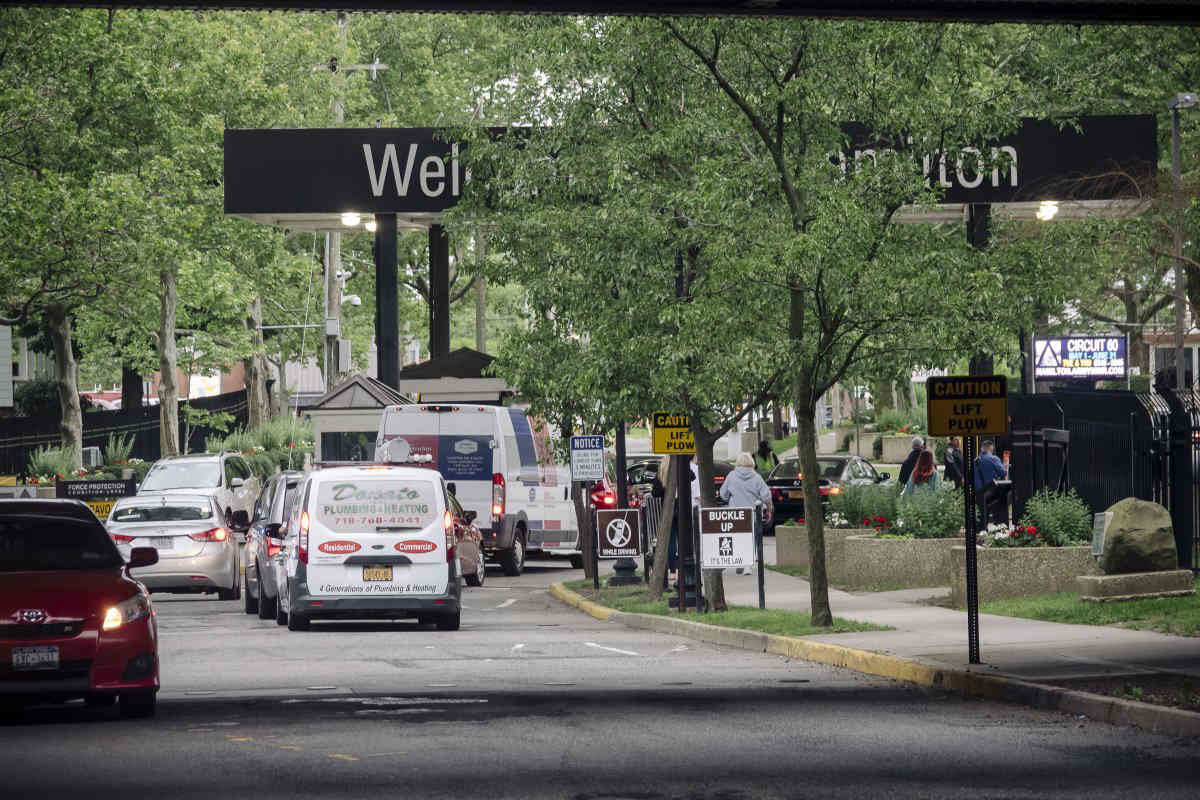 Hunger pain: Local eateries say problems for deliverymen at Fort Hamilton Army Base are nothing new