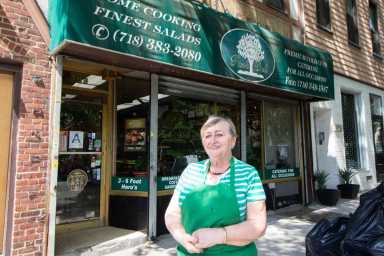 American hero: Good Samaritan steps in to save beloved Greenpoint deli