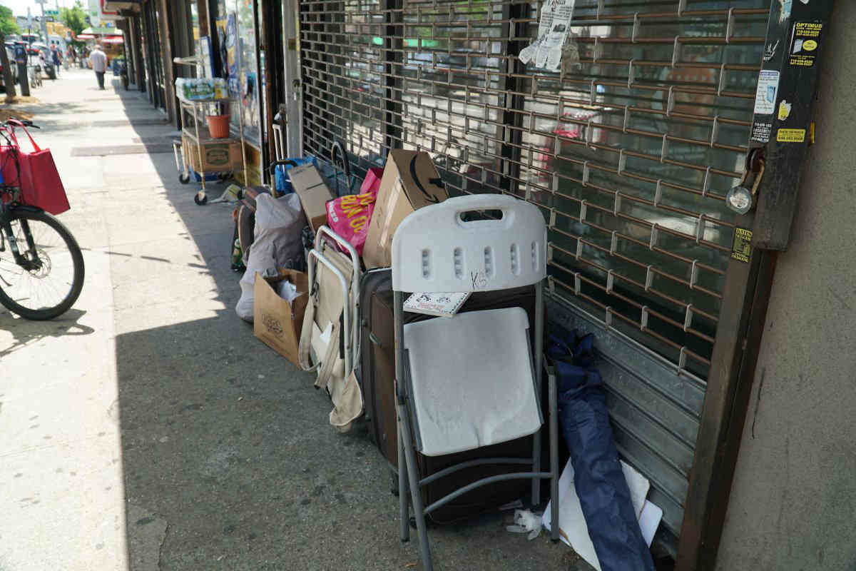 Chain in the a–! Kensington center’s staff exasperated with homeless man who locks his stuff to its gate