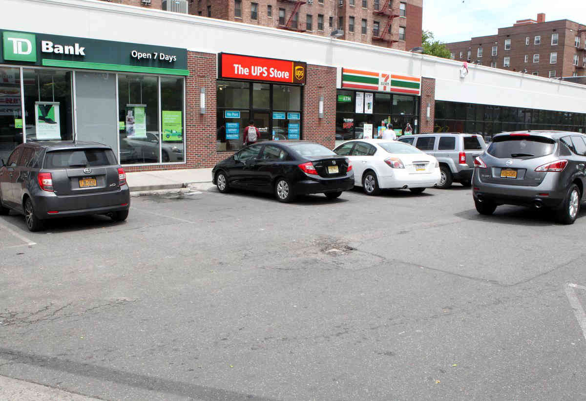 Smash and grab: Robbers snatch $13,000 from man after traffic accident