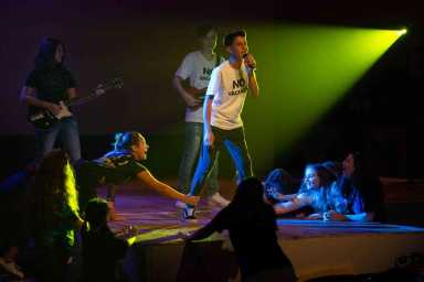 Rock enrolled: Local kids shred in ‘School of Rock’