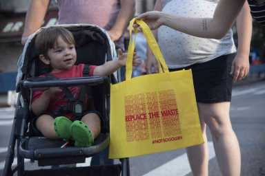 Ridgites tangle with Golden staffers after calling out pol’s record at Summer Stroll