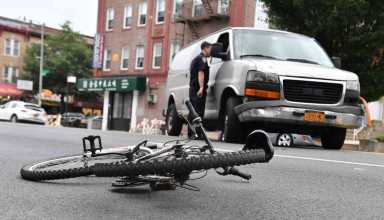 Driver strikes cyclist in Bensonhurst