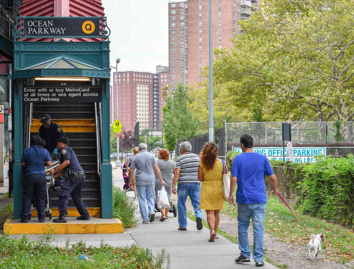 Man dies by suicide at subway station