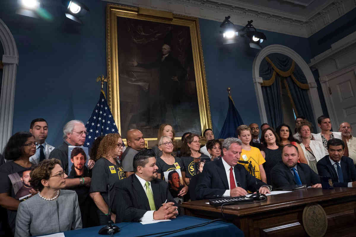 Photo finish: DeBlasio signs city’s last-minute speed-camera bill before school starts