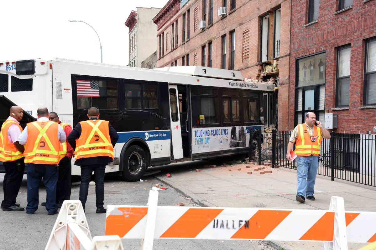 Driver, five hurt in Crown Heights bus crash