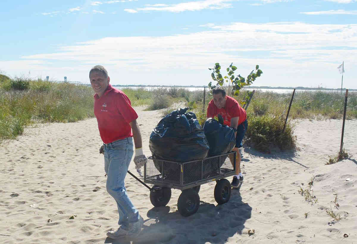 Cleaning the coast: Do-gooders pick up trash from Plumb Beach