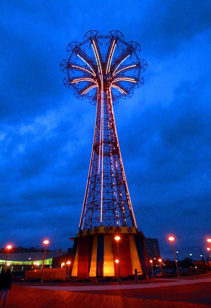 Parachute Jump light-up honors 6-year-old ‘Sweet Sally Sunshine’