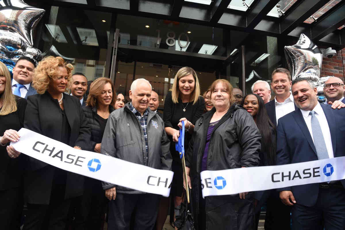 Banking on a generation Chase’s newest Bklyn branch caters to young