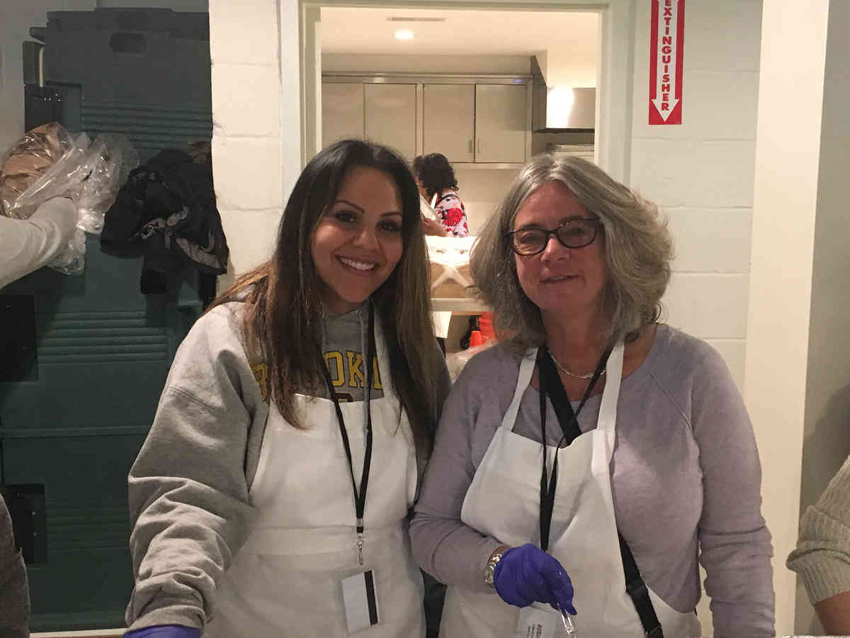 Filled them up: Do-gooders serve Coney Islanders free Thanksgiving feast