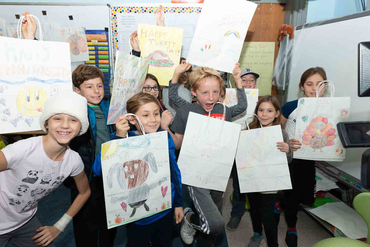 Looks good, tastes better: Slope kids decorate bags used to bring Thanksgiving meals to the sick