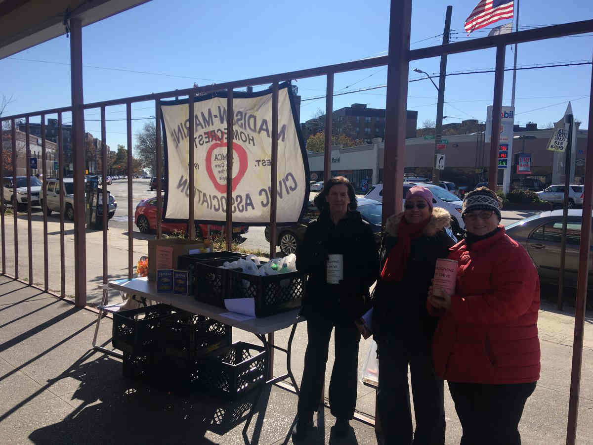 The giving’s good! Locals net impressive haul during Thanksgiving drive outside G’Beach grocer