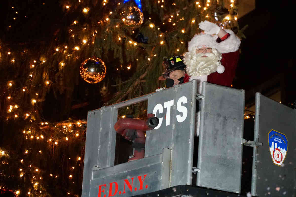 A pine time! Downtown rings in the season with MetroTech Center tree lighting