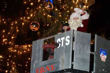 A pine time! Downtown rings in the season with MetroTech Center tree lighting