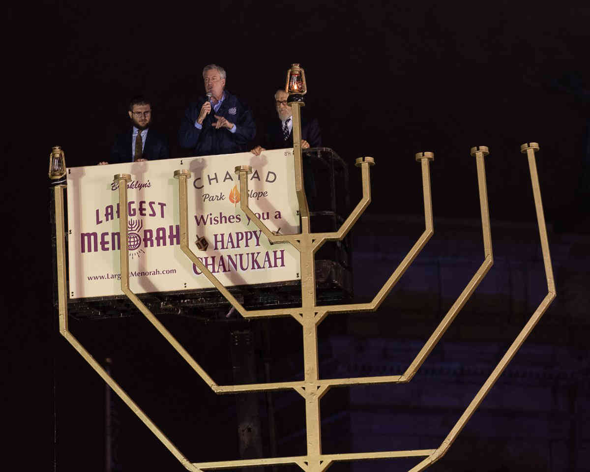Boro’s big Hanukkah kick off Giant menorah draws thousands to Grand