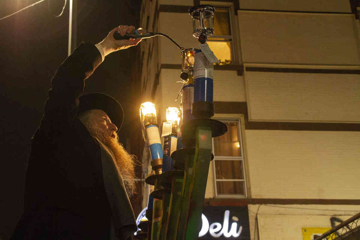 Making light work: Locals come together for W’burg menorah lighting
