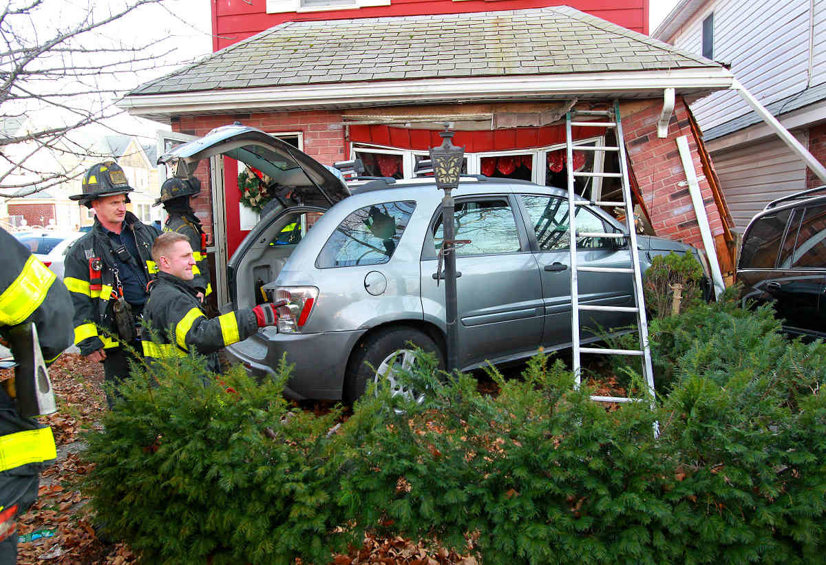 Driver smashes SUV into Georgetown home