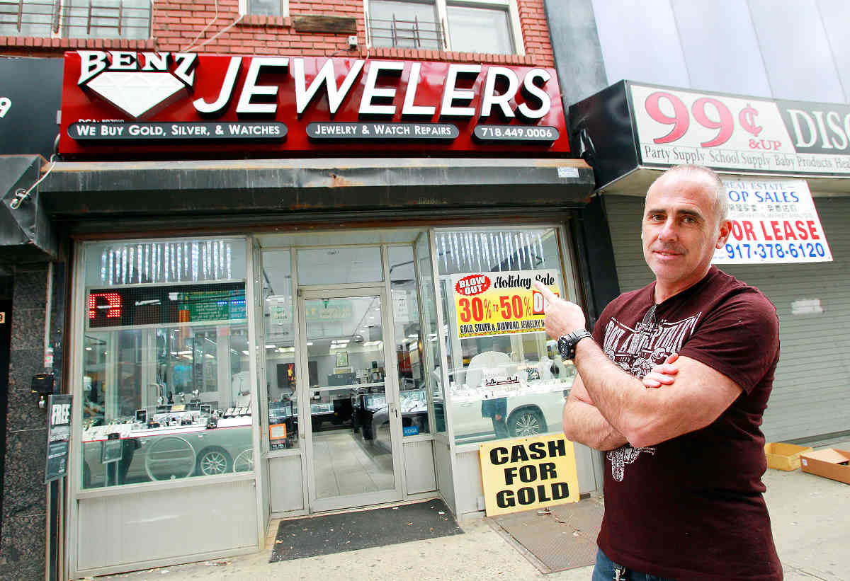 Policing placards: Bensonhurst civic leaders call for investigation into complaints against small businesses’ signs