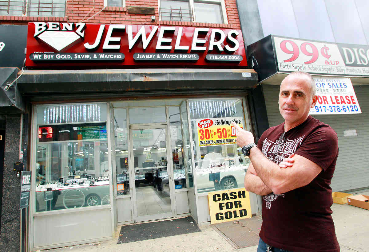 Policing placards: Bensonhurst civic leaders call for investigation into complaints against small businesses’ signs
