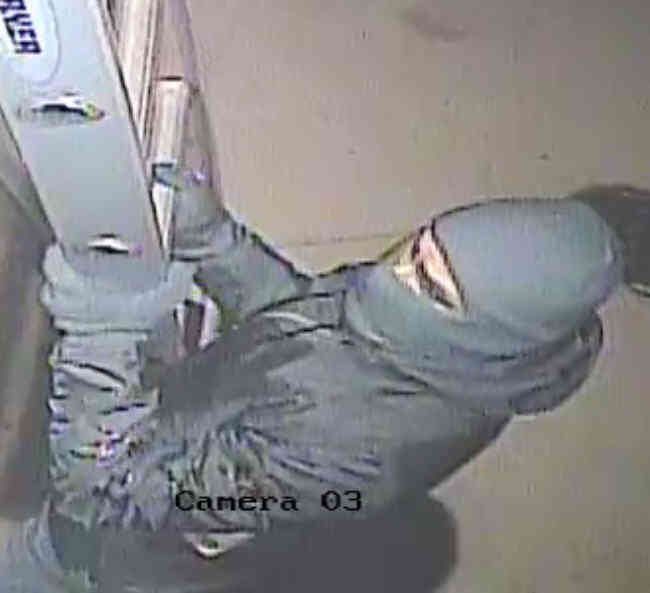 Crooks steal more than $300K in Apple products from Gravesend retailer