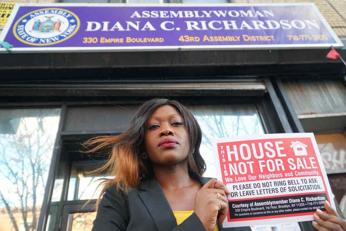 Signs of the times: Pol providing Central Bklyn constituents with ‘house not for sale’ placards to fend off buyers