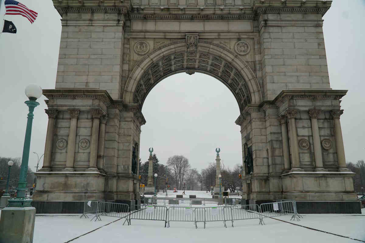 Curve fall: Soldiers’ and Sailors’ Arch cordoned off through 2021 after debris drops from it