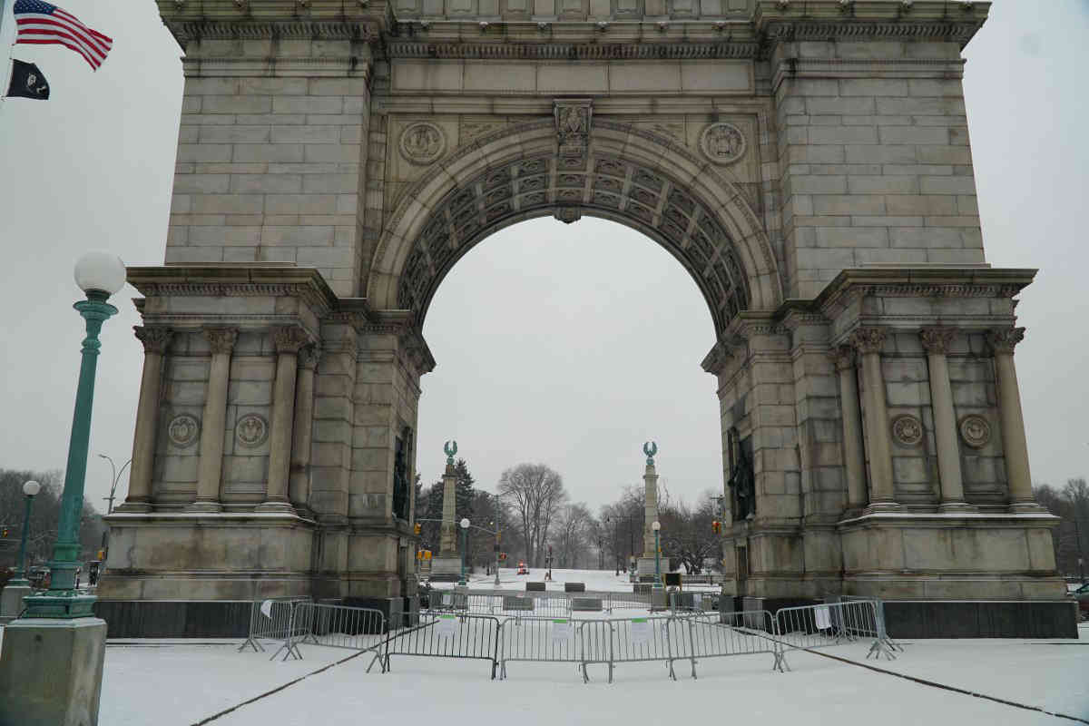 Curve fall: Soldiers’ and Sailors’ Arch cordoned off through 2021 after debris drops from it