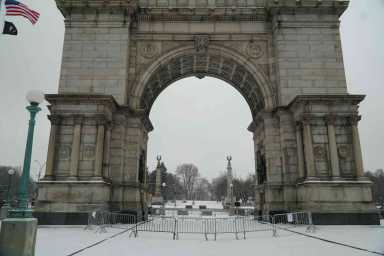 Curve fall: Soldiers’ and Sailors’ Arch cordoned off through 2021 after debris drops from it