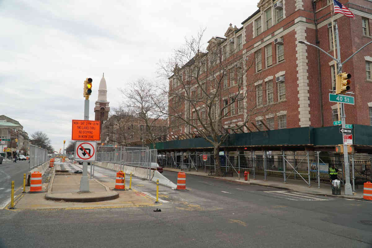 City must install traffic agents to safeguard pedestrians amid construction on road, locals demand