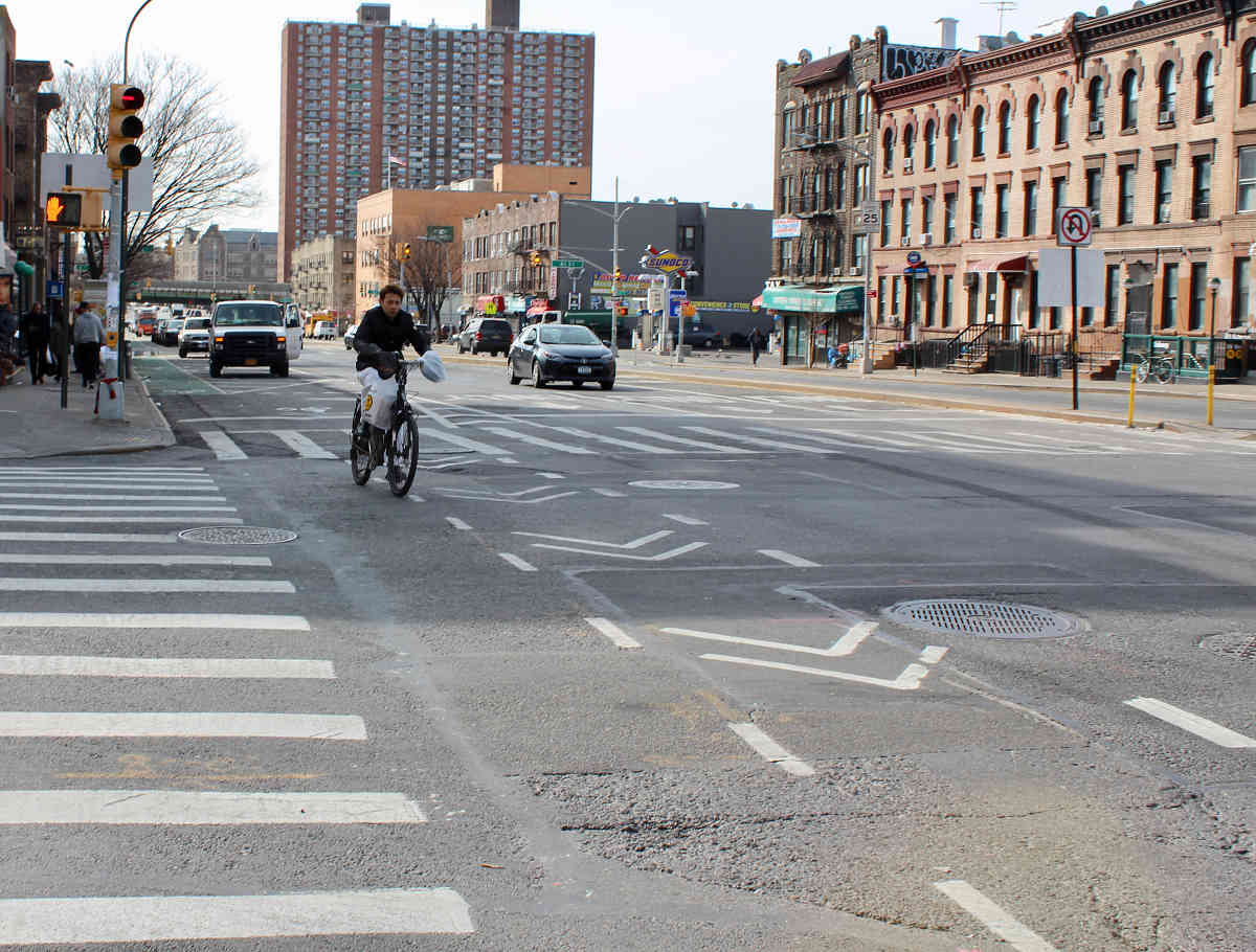 Road’s in-the-works bike lanes dump cyclists into traffic near construction sites