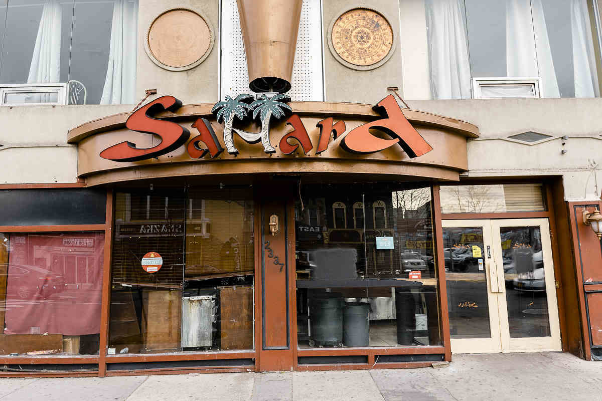 Deserted Iconic Sheepshead Bay restaurant Sahara shutters • Brooklyn Paper