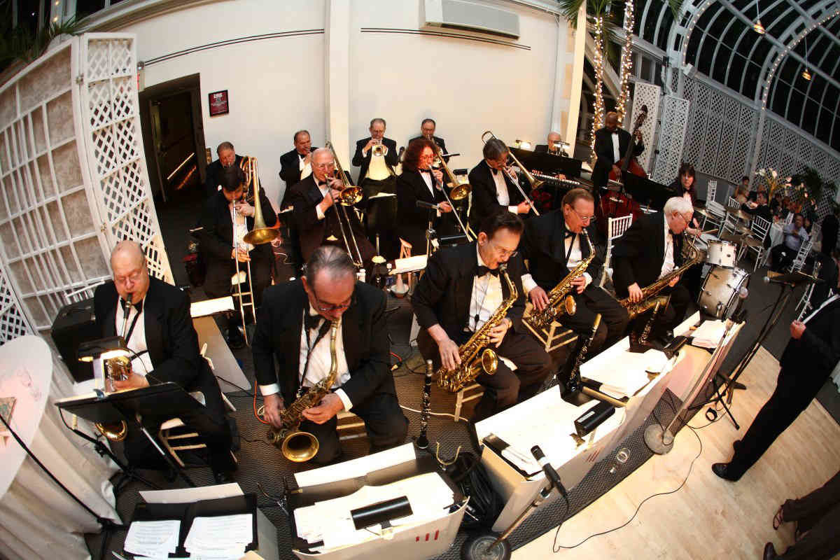 Mas appeal: Big band blows into Gerritsen Beach club