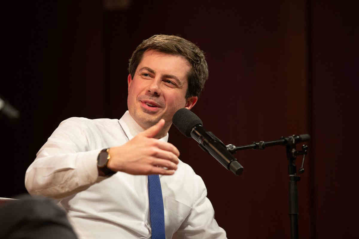 Presidential candidate speaks at Williamsburg event