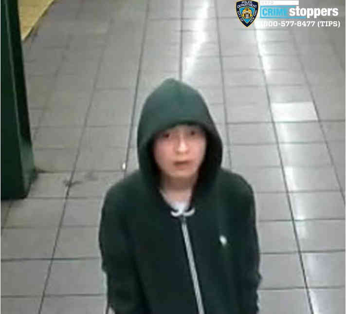 Subway screwball throws objects on tracks at four Brooklyn stations: NYPD