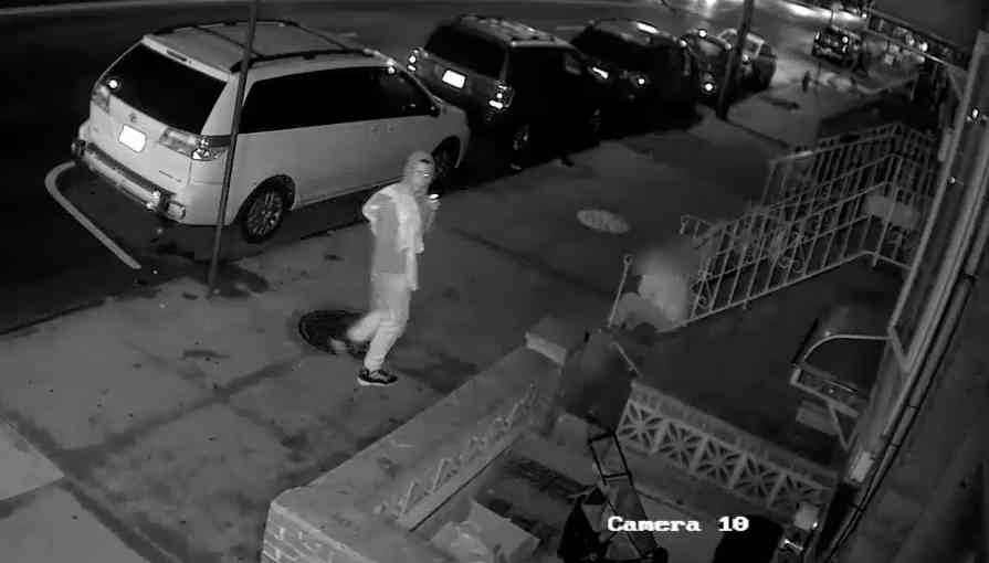Cops searching for thief who robbed a sleeping man in Brighton Beach: NYPD