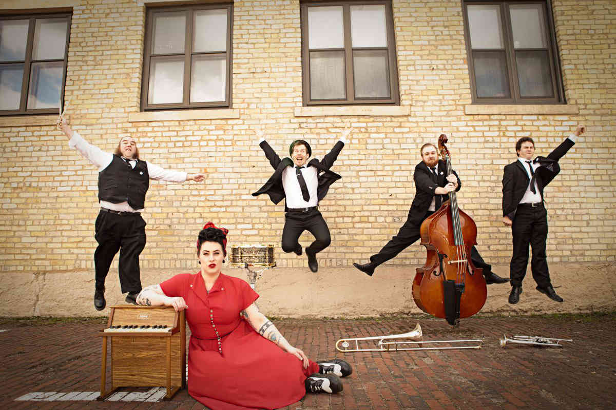 Stars are out! Davina and the Vagabonds play outdoor jazz fest