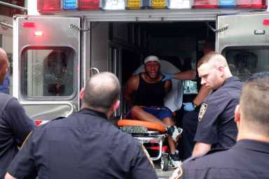 Suspect bashes head in cop car during Brooklyn Heights arrest