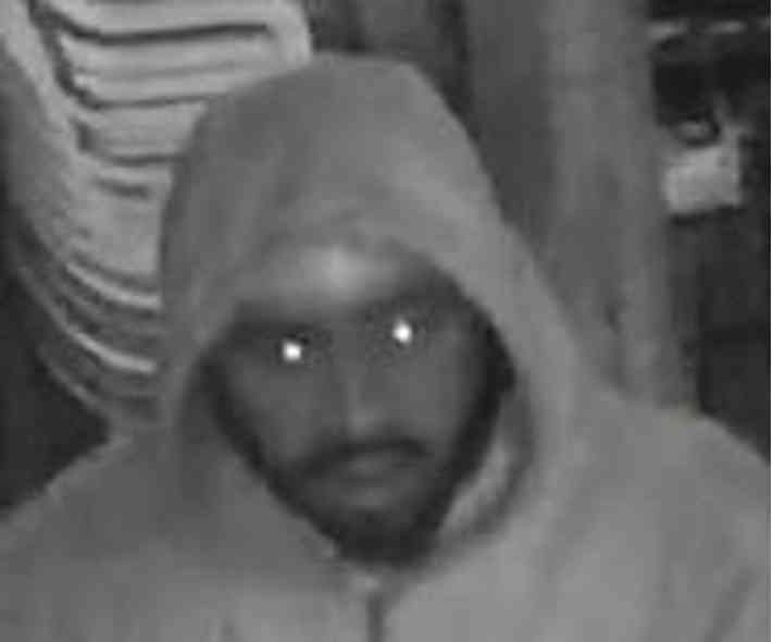 Cops hunting grocery store burglars in Sunset Park