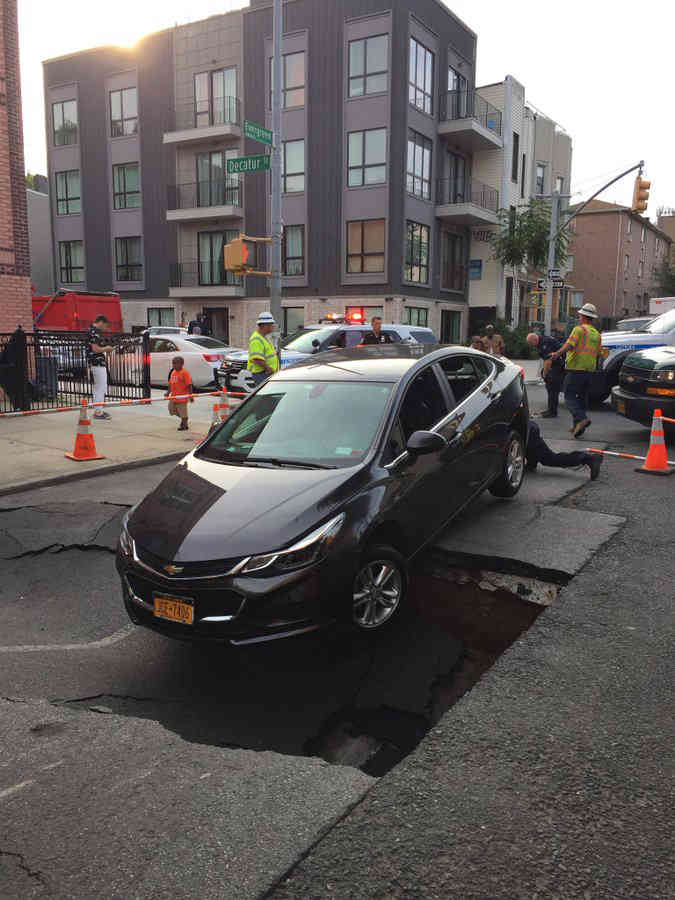 Sinkhole nearly swallows car in Bushwick