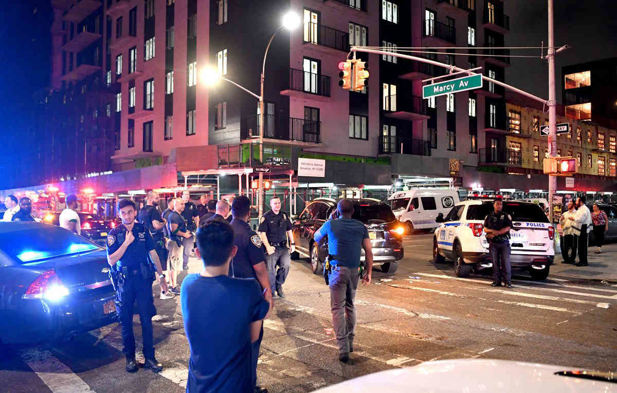 Locals, cops injured during weekend Bed-Stuy riots: NYPD