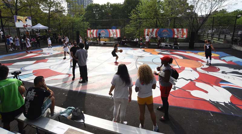 Williamsburg basketball court gets Looney Tunes-inspired paint job