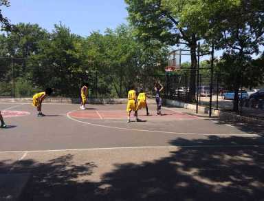 Looney Tunes-themed mural creates hazard on Williamsburg basketball court