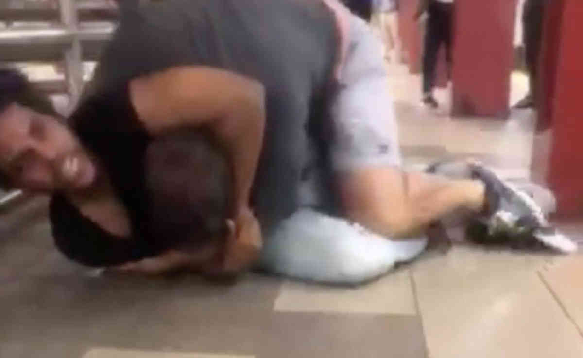 Brute robs man on Crown Heights subway platform as fellow straphangers watch