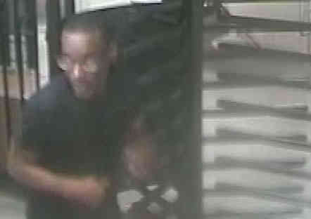 Pervert fondles woman at Williamsburg subway station: NYPD