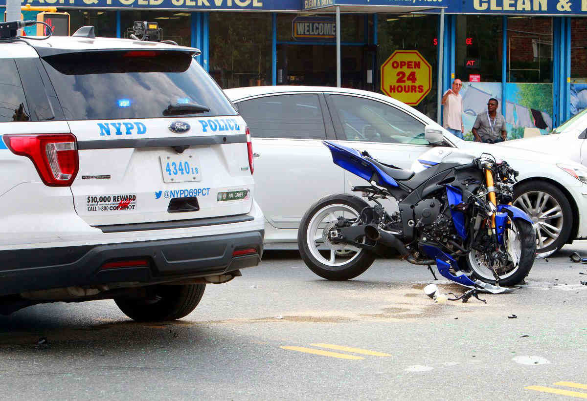 Motorcyclist suffers serious injury in Canarsie crash